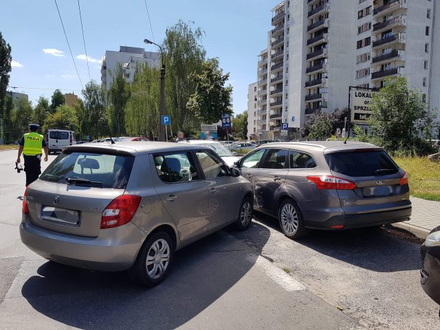 Wymusił pierwszeństwo przejazdu. Uszkodzone zostały trzy auta (zdjęcia)