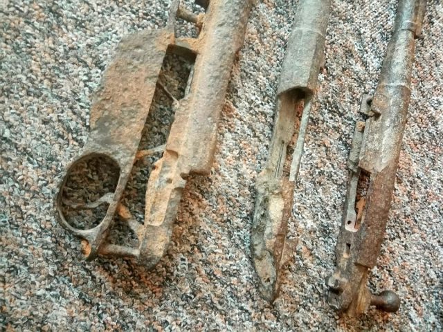 Na strychu Szkoły Podstawowej znaleziono karabiny z II wojny światowej. Trafią do muzeum