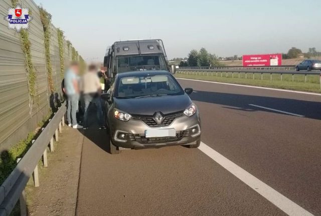 Podawali się za policjantów CBŚ, sprawdzali numery seryjne banknotów. Zniknęli z kwotą 30 tys. zł, wpadli na obwodnicy (zdjęcia)