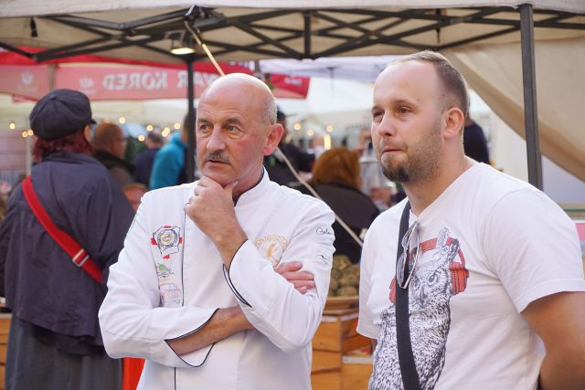 Wybitni szefowie kuchni rozpoczęli na Starym Mieście zmagania w konkursie „Good Chef” (zdjęcia)