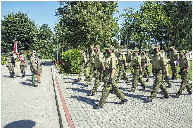 Nowi funkcjonariusze straży granicznej złożyli ślubowanie. Niebawem rozpoczną służbę (zdjęcia)