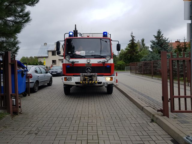 Znów zamieszanie w wielu szkołach i przedszkolach. Placówki otrzymały maila z groźbami (zdjęcia)