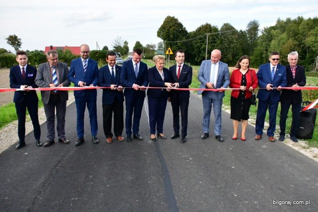 Przebudowno 18 km drogi w trzech gminach. „Mieszkańcy czekali na ten remont ponad 30 lat” (zdjęcia)