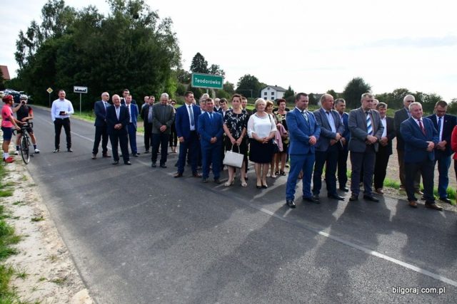 Przebudowno 18 km drogi w trzech gminach. „Mieszkańcy czekali na ten remont ponad 30 lat” (zdjęcia)