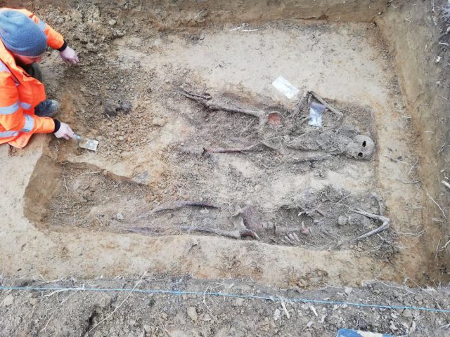 Szczątki ludzkie odkryto w trakcie budowy drogi S19. Osiem osób pochowano na cmentarzu w Wilkołazie