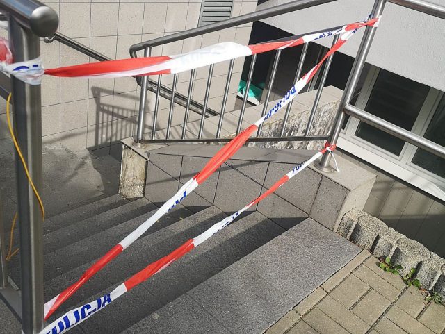 Kobieta wypadła z okna szpitala w Lublinie. Jej życia nie udało się uratować (zdjęcia)