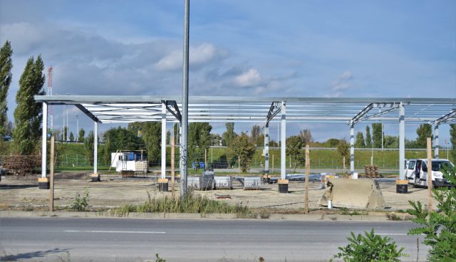 Miejskie targowisko będzie zadaszone. Prace mają się zakończyć jeszcze w tym roku (zdjęcia)