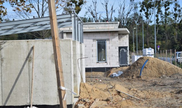 Miejskie targowisko będzie zadaszone. Prace mają się zakończyć jeszcze w tym roku (zdjęcia)