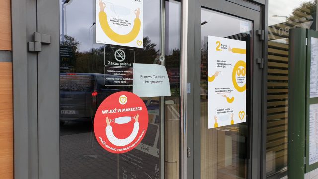 Zakażenia koronawirusem w restauracji McDonald’s. Ogłoszono „Przerwę techniczną” (zdjęcia)