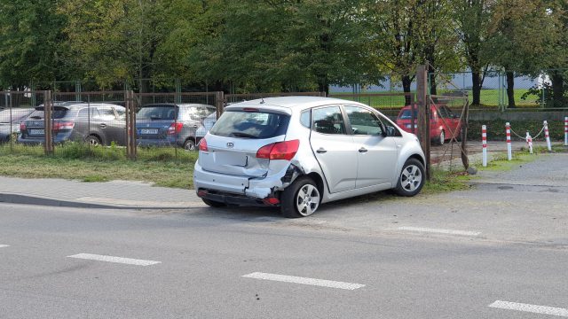 Kia skręcała w lewo, uderzyło w nią audi. Zderzenie dwóch aut w Lublinie (zdjęcia)
