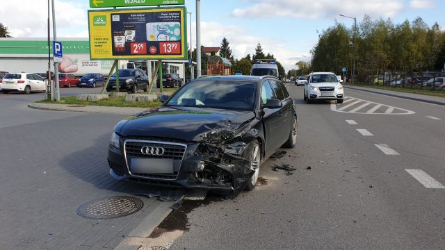 Kia skręcała w lewo, uderzyło w nią audi. Zderzenie dwóch aut w Lublinie (zdjęcia)