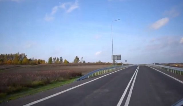 Ma tylko kilometr, jednak stanowi ważne połączenie. Nową drogę otwarto miesiąc wcześniej niż planowano (zdjęcia)