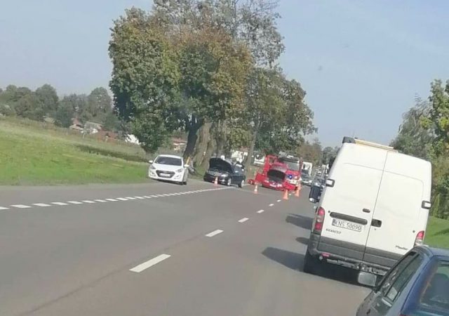 Zderzenie dwóch pojazdów na trasie Lublin – Kraśnik. Występują utrudnienia w ruchu (zdjęcia)