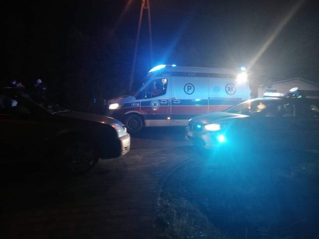 Nocny wypadek z udziałem pieszego, mężczyzna trafił do szpitala (zdjęcia)