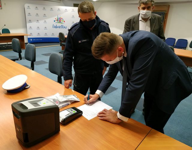 Lubartowscy policjanci otrzymali nowoczesne urządzenie do walki z kierowcami pod wpływem narkotyków (zdjęcia)
