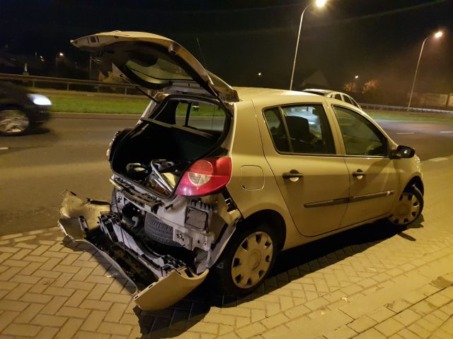 Zderzenie ciężarówki z osobowym renaultem w Lublinie (zdjęcia)