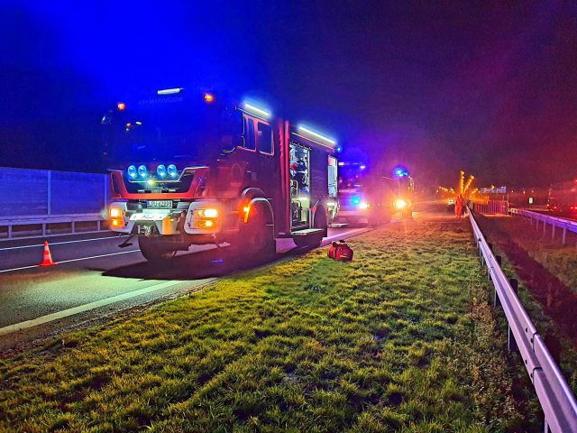 Nocne zderzenie dwóch pojazdów na drodze S12 (zdjęcia)