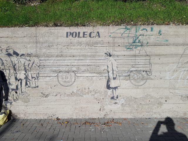 Na 82 metrach zobrazuje dzieje Lubelskiej Fabryki Samochodów Ciężarowych. Nowy mural powstaje w Lublinie (zdjęcia)