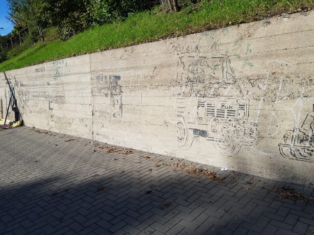 Na 82 metrach zobrazuje dzieje Lubelskiej Fabryki Samochodów Ciężarowych. Nowy mural powstaje w Lublinie (zdjęcia)