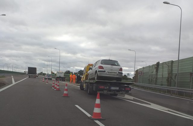 Zderzenie trzech pojazdów na S17. Utrudnienia w ruchu na pasie w kierunku Lublina (zdjęcia)