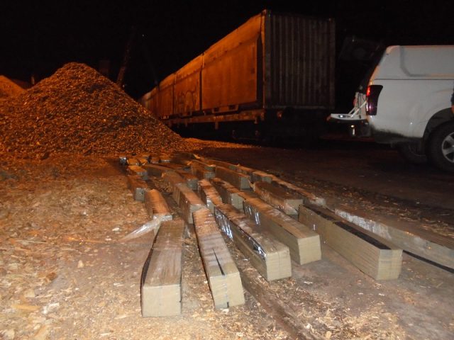 W trakcie czterech kontroli pociągów zabezpieczono nielegalne papierosy o wartości ponad pół miliona złotych (zdjęcia)