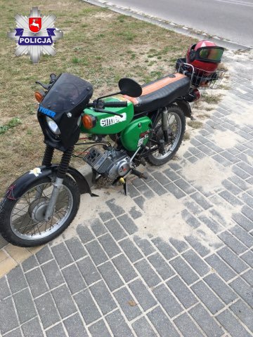 Wyprzedzał motorowerzystę, doszło do zderzenia (zdjęcia)