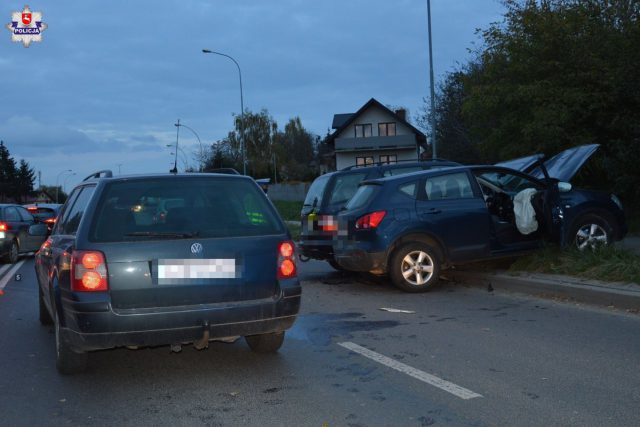 Wypadek z udziałem trzech pojazdów. Jeden z kierowców nietrzeźwy (zdjęcia)