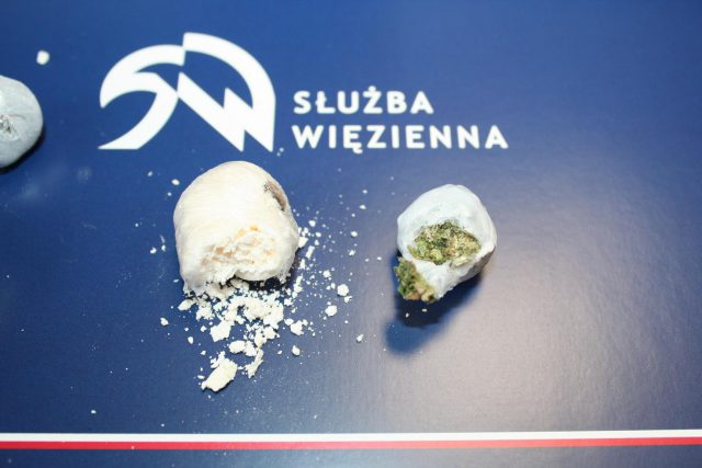 Niedozwolone substancje przechwycone przez funkcjonariuszy Aresztu Śledczego w Lublinie (zdjęcia)