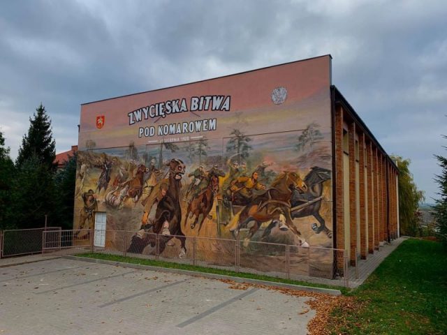 To była największa bitwa konnicy w wojnie polsko–bolszewickiej. Rocznicę tych wydarzeń upamiętnił mural (zdjęcia)