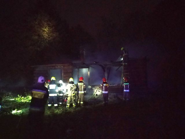 Nocny pożar budynku mieszkalnego koło Lublina. Dom spłonął doszczętnie (zdjęcia)