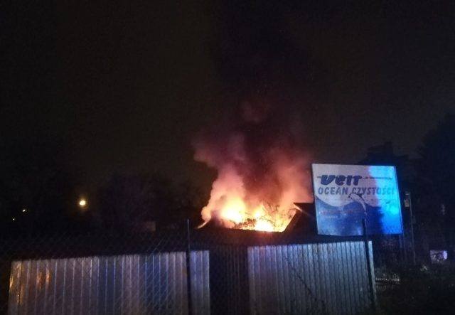 Nocny pożar w Lublinie. Budynek mieszkalny stanął w płomieniach (zdjęcia)