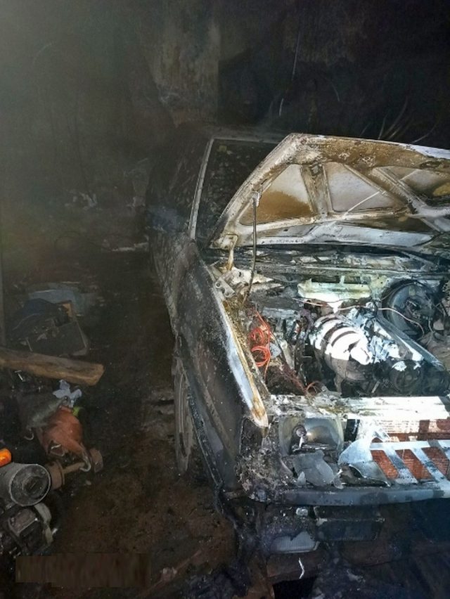 Tragiczny pożar garażu. Przebywającego w środku mężczyzny nie udało się uratować (foto)
