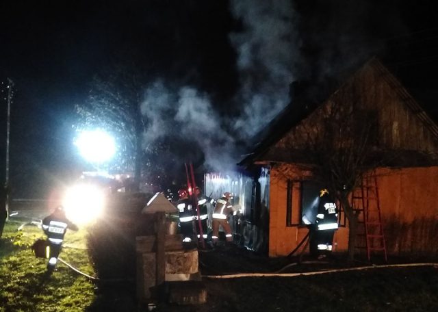 Tragiczny w skutkach pożar domu. W budynku znaleziono zwłoki mężczyzny (zdjęcia)