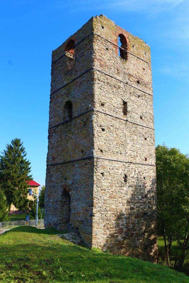 Najstarsza budowla we wschodniej części Polski została zadaszona. Ma to pomóc przetrwać wieży kolejne lata (zdjęcia)