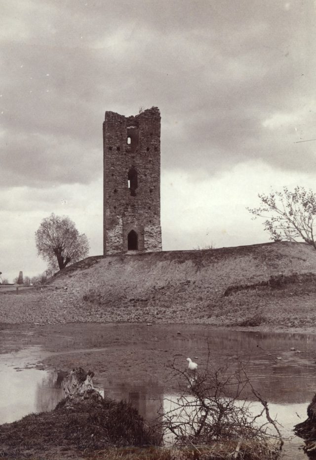 Najstarsza budowla we wschodniej części Polski została zadaszona. Ma to pomóc przetrwać wieży kolejne lata (zdjęcia)