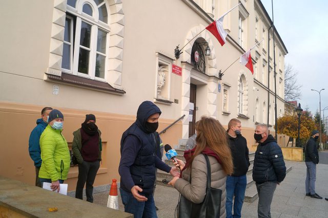 Taksówkarze coraz głośniej mówią o proteście. Liczba klientów spadła nawet o 70 proc. (zdjęcia)