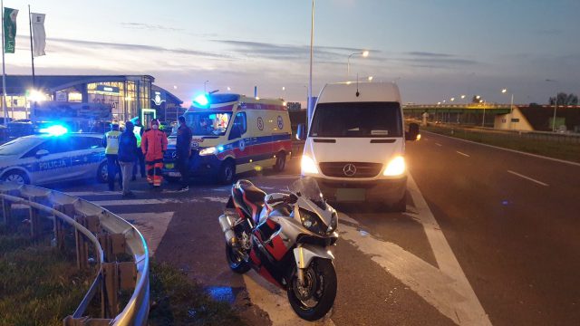 Pijany motocyklista nie dojechał do celu. Przewrócił się na wyjeździe z Lublina (zdjęcia)