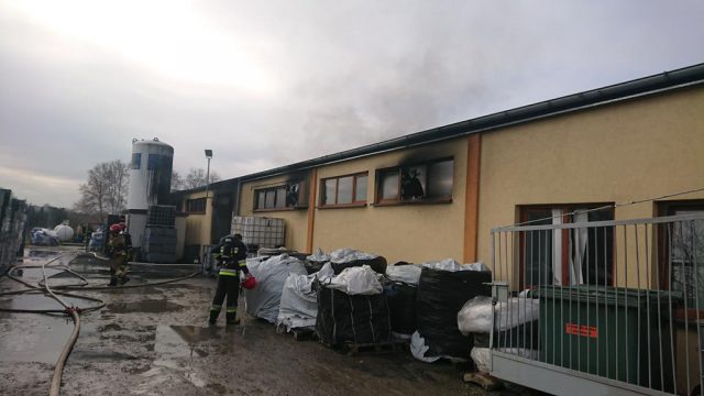 Trzy miliony złotych strat po pożarze koło Lublina. Jedna osoba zginęła, cztery zostały poszkodowane (zdjęcia)