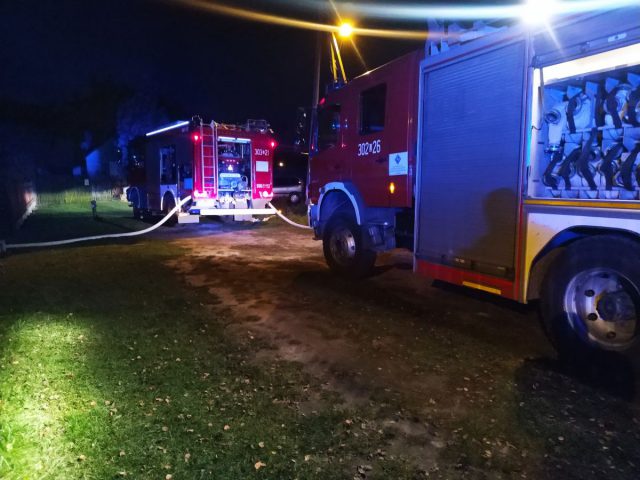 Garaż stanął w płomieniach. Wieczorna akcja strażaków w Lublinie (zdjęcia)