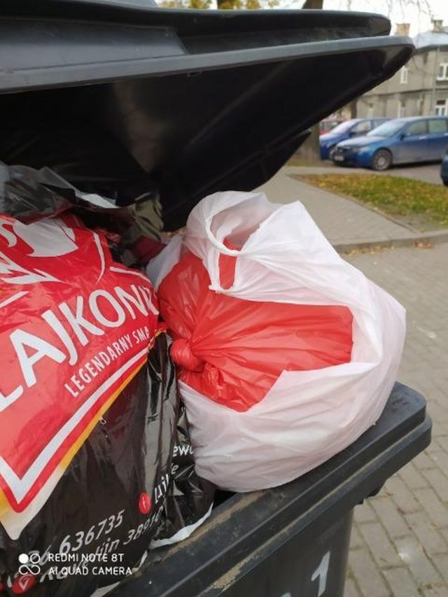 W śmieciach natrafiono na odpady medyczne. To kolejny taki przypadek (zdjęcia)