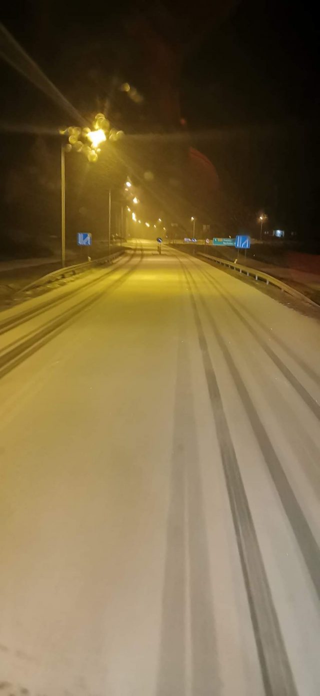Po pierwszych opadach śniegu: W Lublinie drogowcy zareagowali natychmiast, poza miastem było już gorzej
