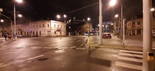 Błyski i snopy iskier na placu Bychawskim. Duża awaria sieci trakcyjnej, uszkodzone trzy pojazdy (wideo, zdjęcia)