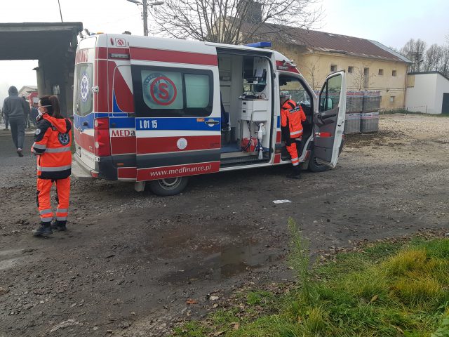 Ogromny pożar w zakładzie produkcyjnym. Z ogniem walczy kilkudziesięciu strażaków (wideo, zdjęcia)