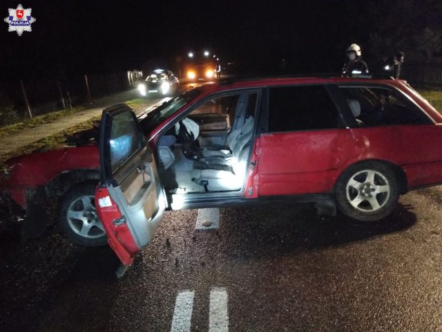 Pijany kierowca sprawcą groźnego wypadku. Audi uderzyło w drzewo, jedna osoba w szpitalu (zdjęcia)