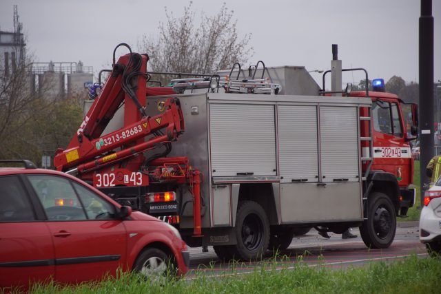 Zderzenie dwóch pojazdów na skrzyżowaniu w Lublinie (zdjęcia)