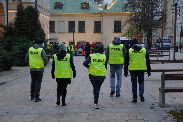 Po sobotnim marszu w Lublinie policjanci wystawili 6 mandatów i skierowali 70 wniosków do sądu (zdjęcia)