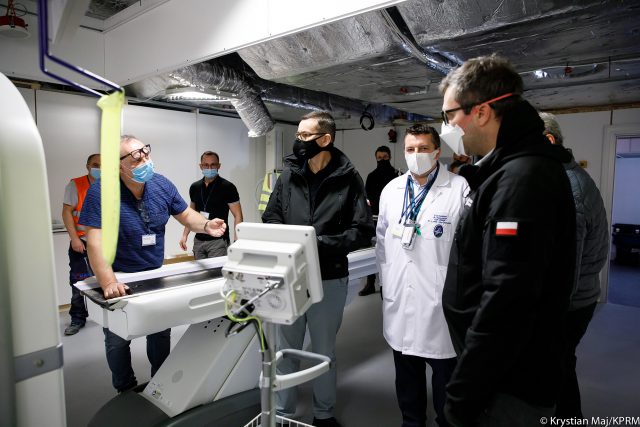 Mateusz Morawiecki: „Dzisiaj do tego szpitala tymczasowego trafi pierwszy pacjent” (wideo, zdjęcia)