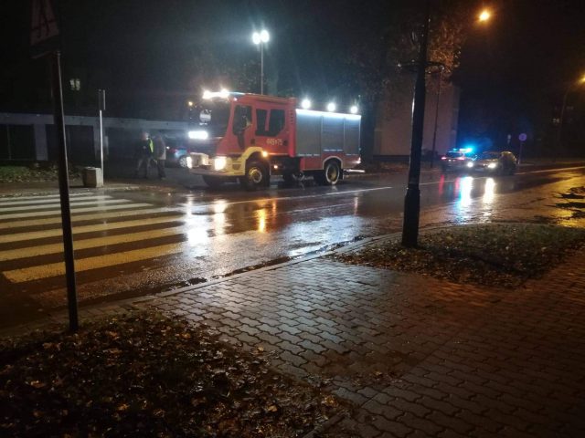 Tragiczny wypadek w Kraśniku. Nie żyje pieszy potrącony przez fiata (zdjęcia)