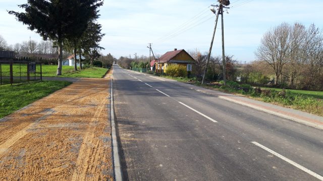 Od 10 lat prosili o przebudowę drogi, w końcu się doczekali. Prace wykonano pół roku przed czasem (zdjęcia)