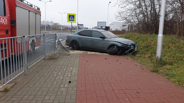 Nie ustąpiła pierwszeństwa przejazdu. Doprowadziła do groźnego zdarzenia (zdjęcia)